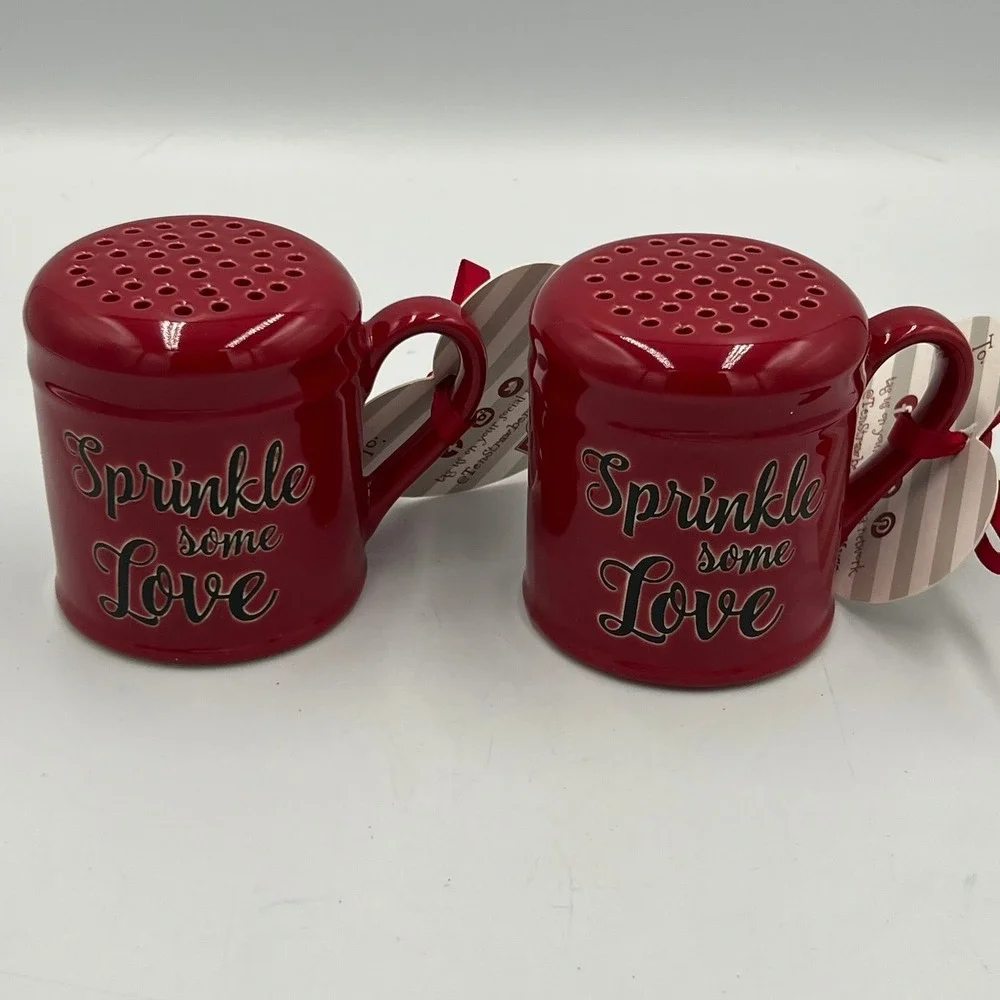 10 Strawberry Street Sprinkle Some Love Shakers OS Red Brand New Mug Style Set